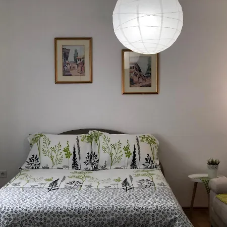 Apartment Incognito *